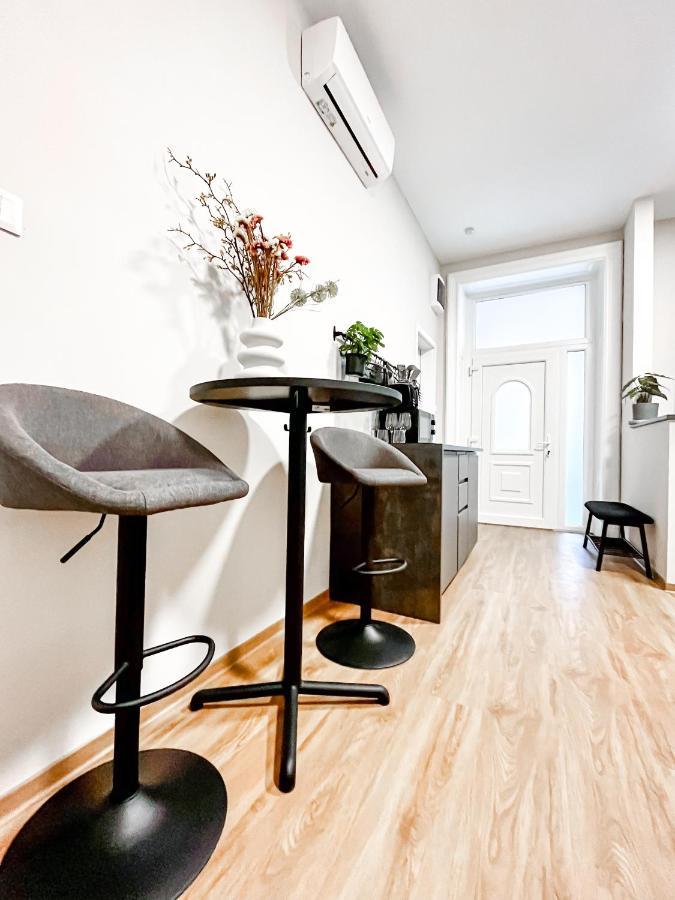 T32 Central Modern Suites Budapeste Exterior foto